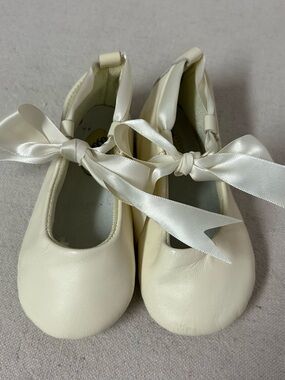 Designer’s Touch Ballet Flats Toddler Girls 6 Ivory Leather Ribbon Tie String